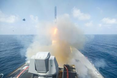 Usa, colpite 3 petroliere iraniane dopo il lancio di missili contro navi americane