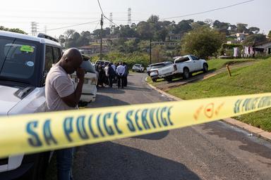 Sparatoria in Sudafrica in un locale vicino Città del Capo, 10 morti e 11 feriti