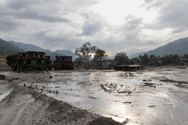 Media, bilancio delle vittime dell'alluvione in Nepal sale a 270