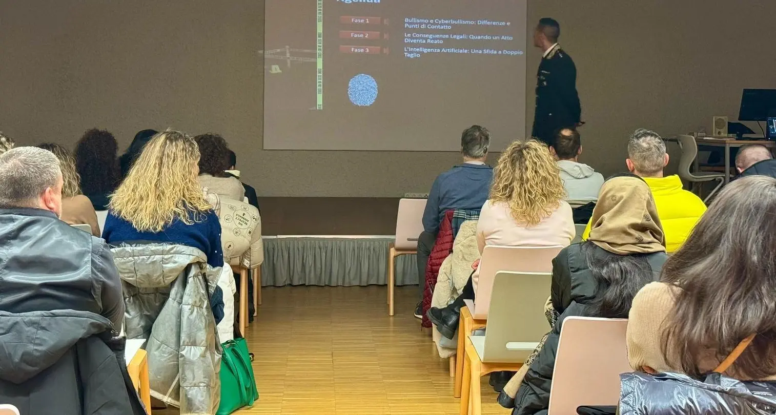 Bressanone, carabinieri a scuola: incontro su Intelligenza Artificiale e cyberbullismo per famiglie