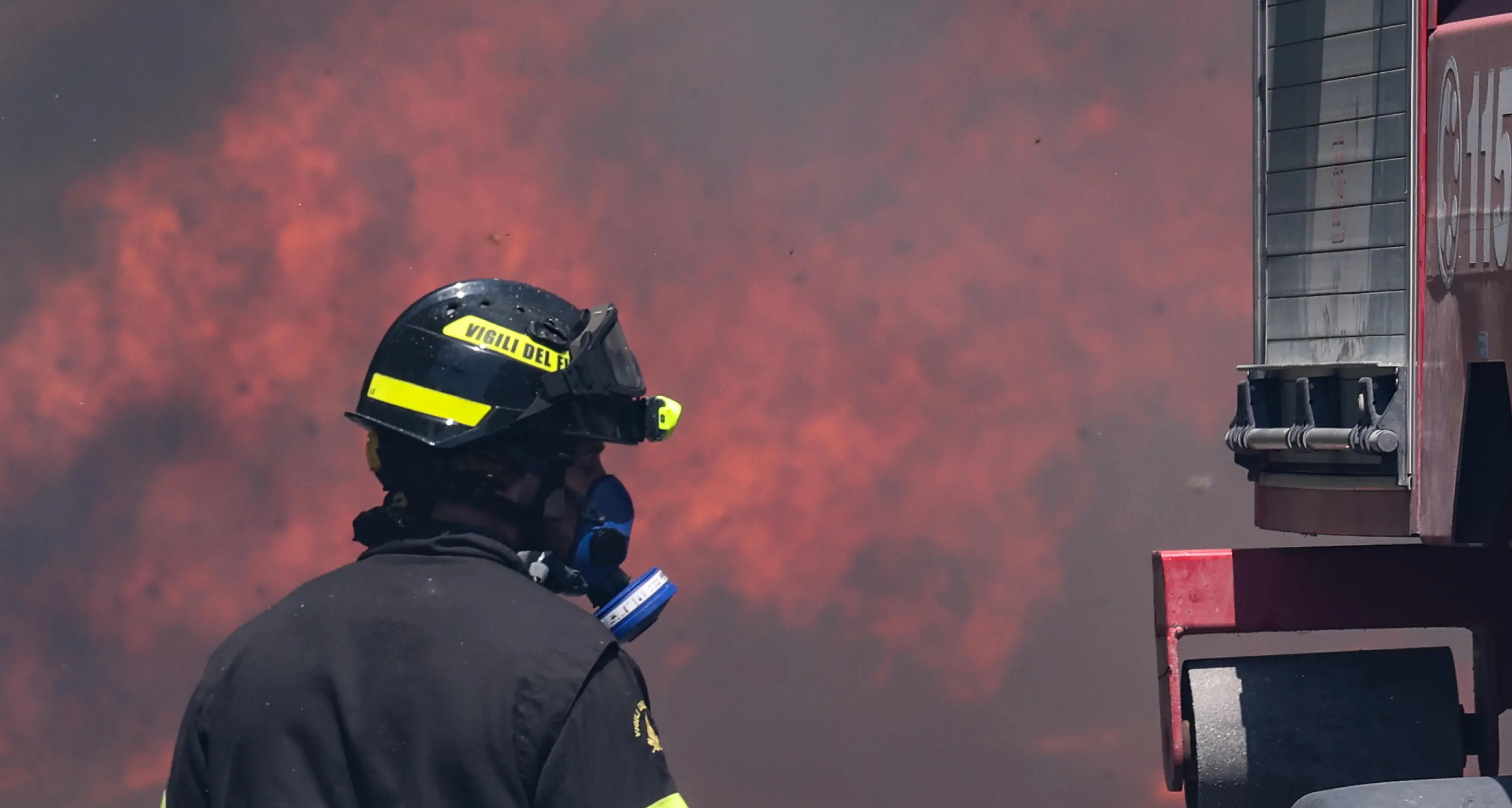 Incendio in un'abitazione a Massa: muore un uomo, grave la moglie