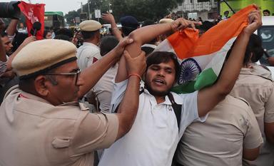 'Partito delle blatte' protesta a New Delhi, 'basta attacchi ai diritti democratici'