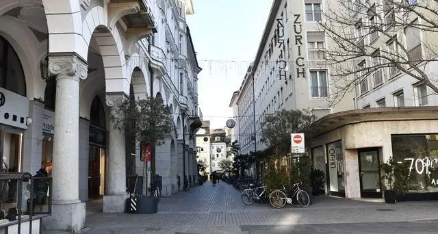 I commercianti se ne vanno da via Leonardo da Vinci