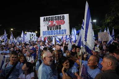 Migliaia in piazza a Tel Aviv contro Netanyahu prima delle elezioni
