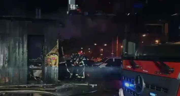 Chiosco distrutto da un rogo a Bolzano, la Procura di Bolzano indaga per incendio doloso