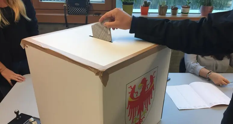 Elezioni, volata finale con i big a Bolzano: Schlein e Salvini, Meloni in forse