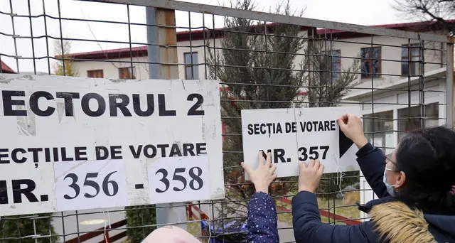 Romania: appello presidente e premier, 'andate a votare'