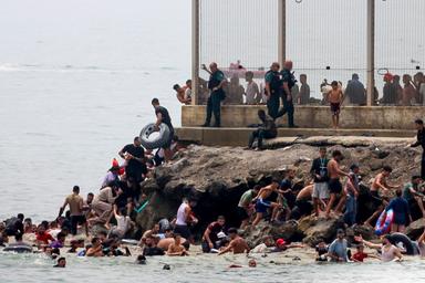 Recuperati i cadaveri di 9 migranti annegati tentando di arrivare a Ceuta