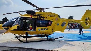 Bambina investita da un'auto nel cortile di casa, è grave