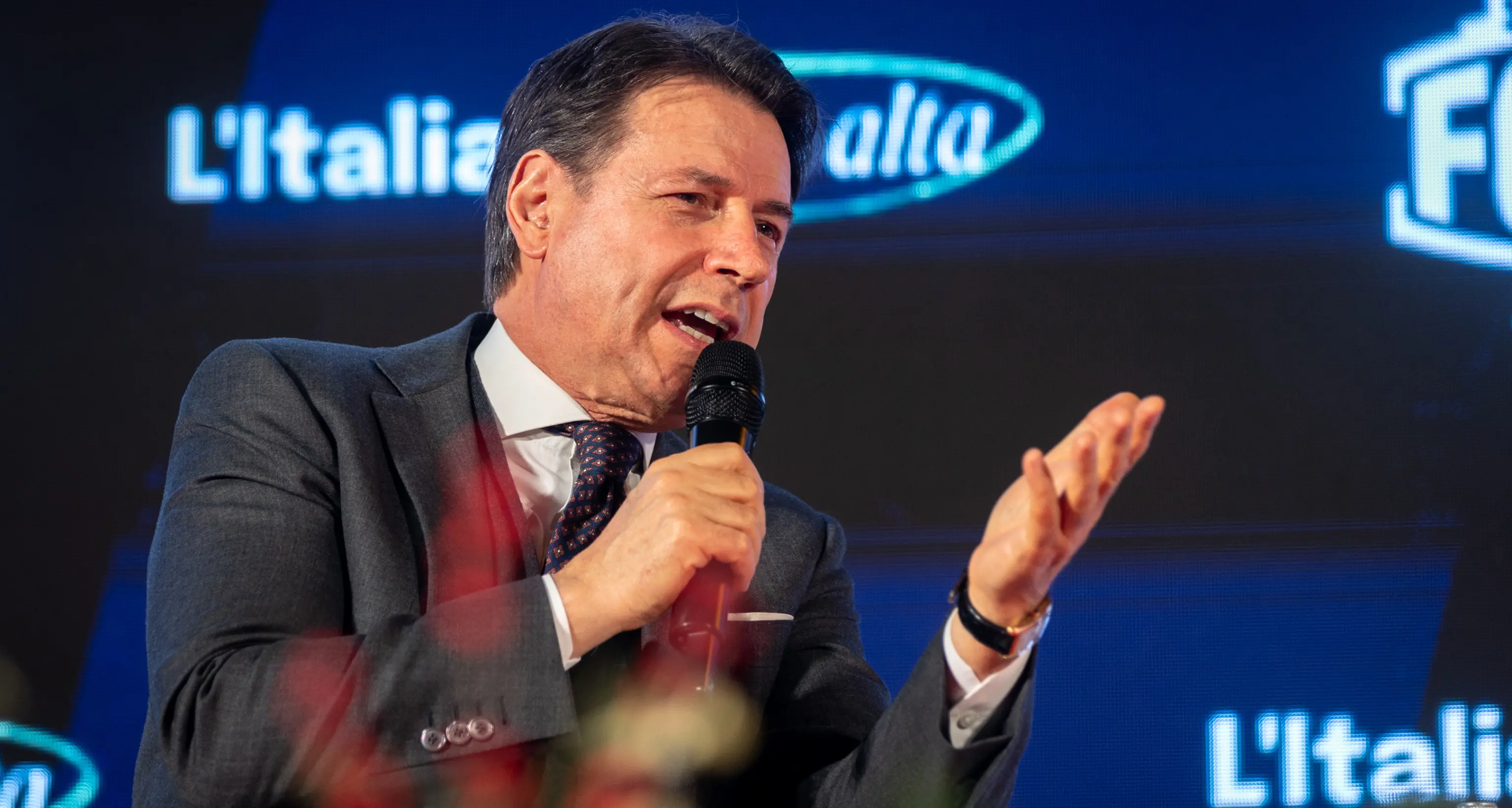 Referendum: Conte, no ai tentativi di accelerare i tempi, firma contro la casta
