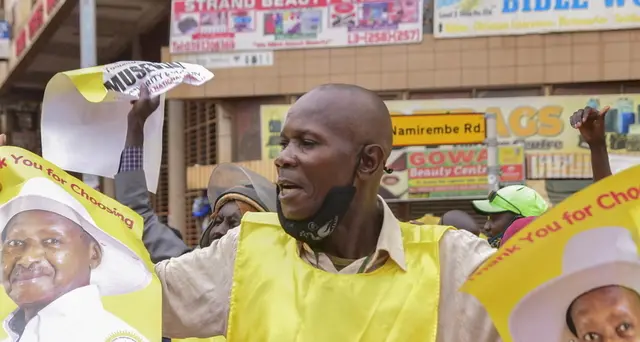Uganda: arrestati due uomini per frustate a pupazzo Museveni