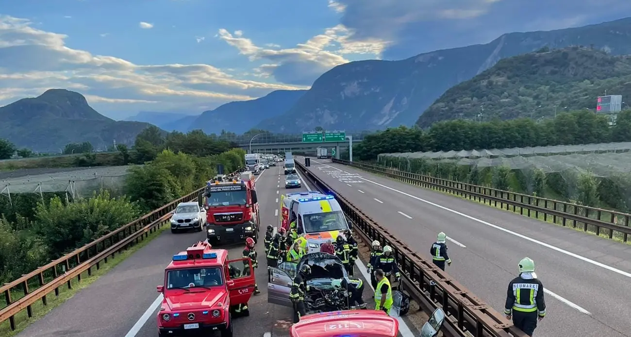 Incidente in A22 ad Egna: ferito portato in ospedale con l’elicottero