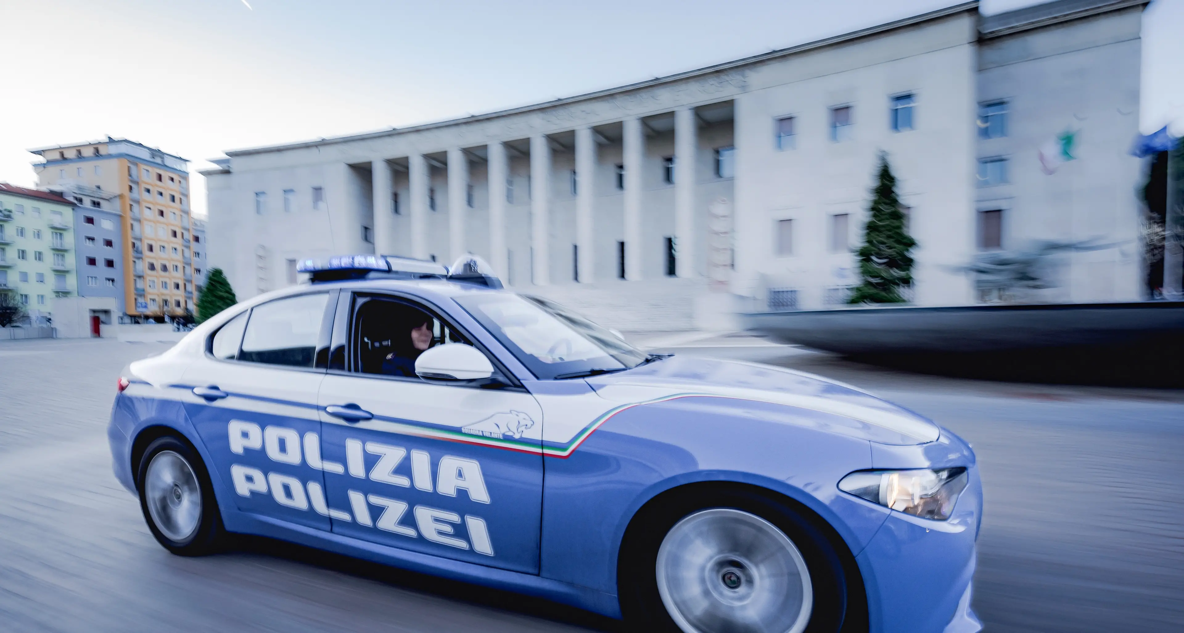 Oltrisarco, picchia a sangue la moglie davanti alla figlia di 8 anni