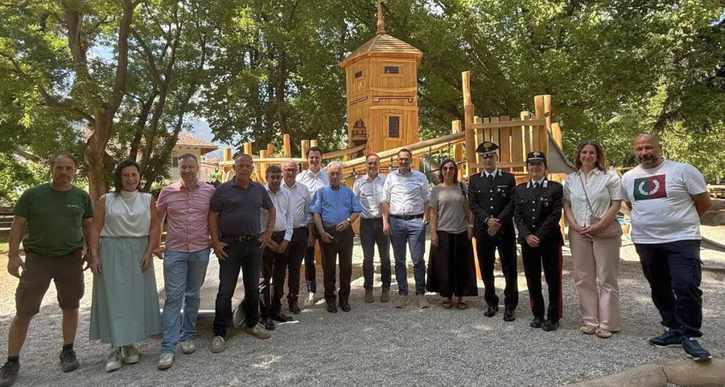 Nuova area giochi nel cuore di Bressanone: spazio rinnovato per bambini e famiglie