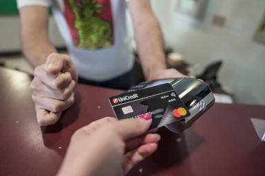 Bankitalia, nei pagamenti con carta vola il contactless, è all'88% del totale