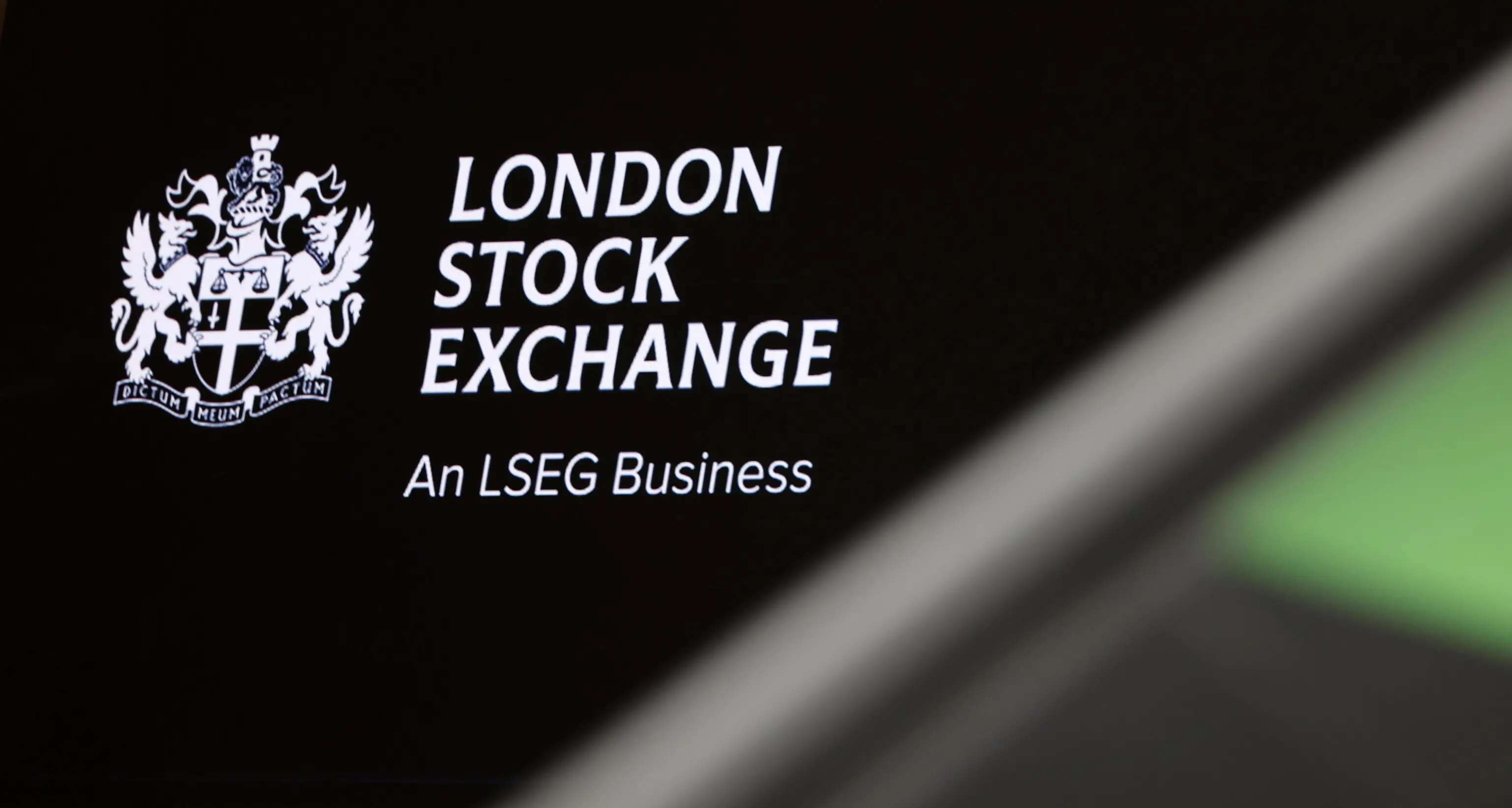 Borsa: Europa positiva in chiusura, Parigi +0,62%, Londra +0,28%