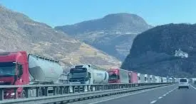 Diesel sopra i 2 euro: Tir in difficoltà anche a Bolzano
