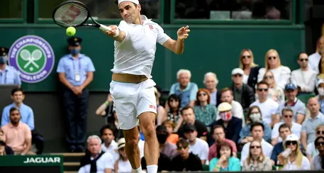 Wimbledon, Sonego battuto da Federer in tre setSvizzero approda ai quarti del torneo per la 18/a volta