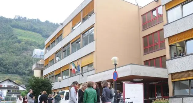 Merano, studenti a lezione nei container: Urzì interroga Vettorato
