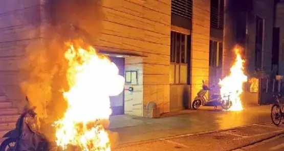 Notte di roghi a Bolzano, fermato il piromane “seriale”: ricoverato in psichiatria