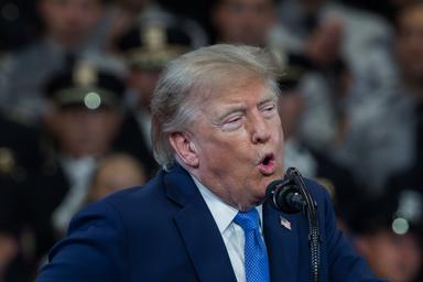 Trump, 'bombarderemo l'Oman se si mette in mezzo su Hormuz'