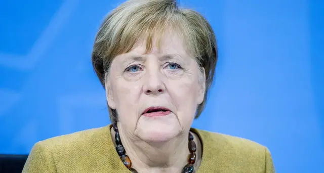 Merkel, deploro il comportamento di Donald Trump