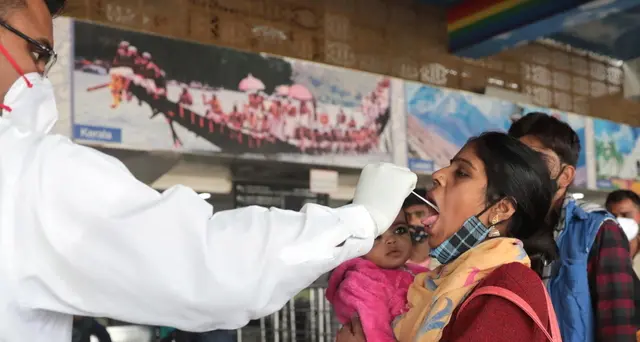 Omicron: New Delhi vieta celebrazioni per Natale e Capodanno