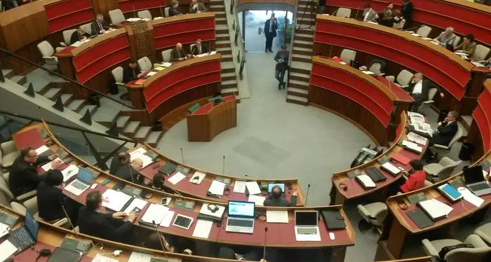 Elezione del presidente della Regione: fumata nera per Kompatscher che non passa per un voto, ricominciata ora