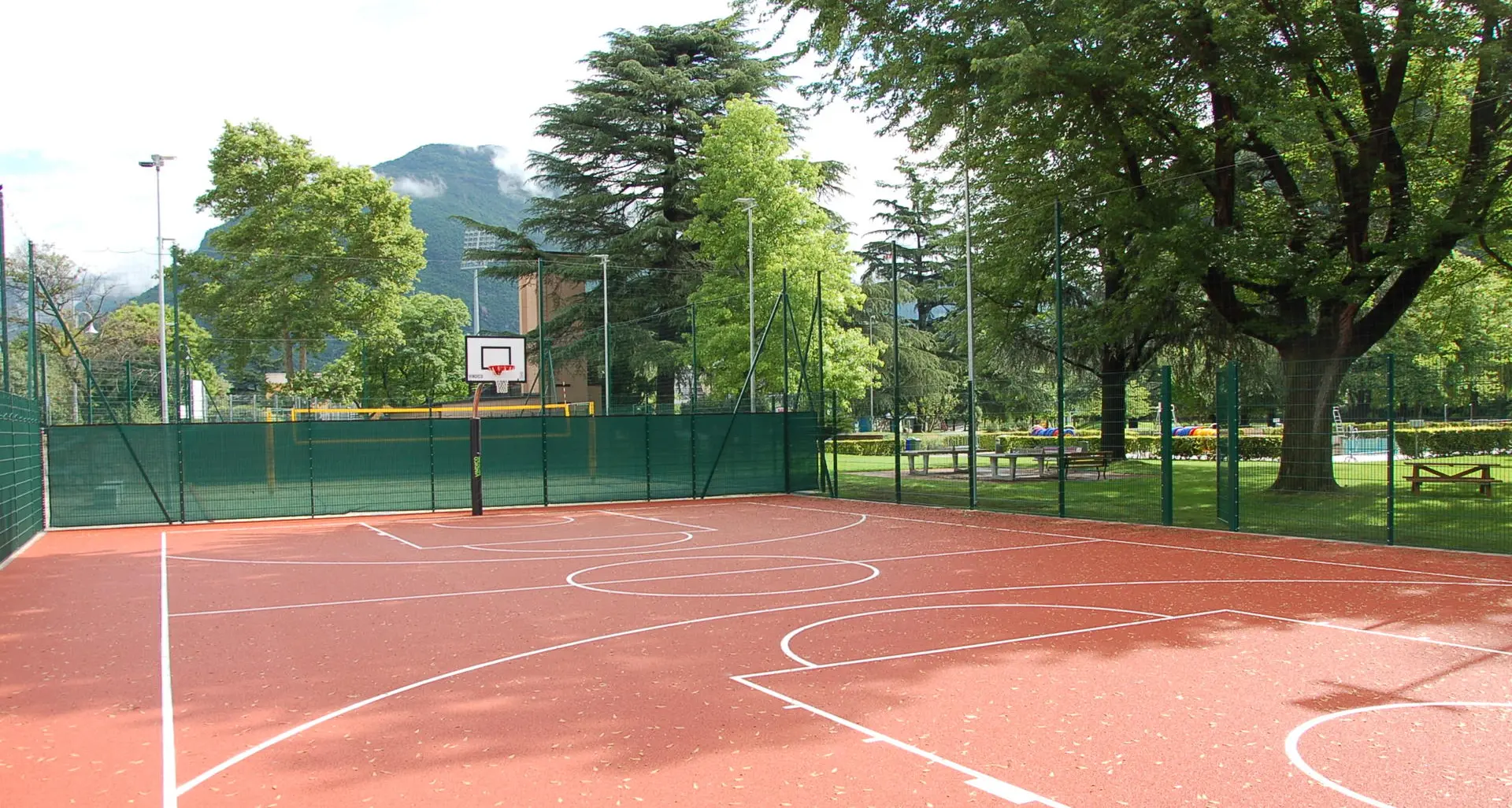 Al Lido di Bolzano i campi da basket e calcetto saranno aperti tutto l’anno