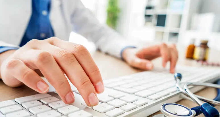 Richiamo dell'Inps ai medici: «Basta certificati di carta»