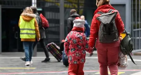 I profughi iniziano a lasciare l'Italia: «Torniamo a casa». Dopo il discorso di Putin