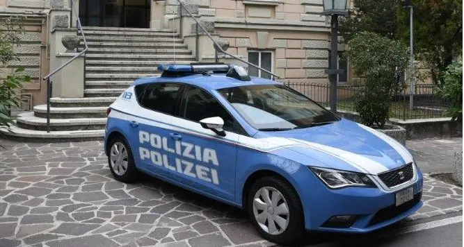 Episodi di violenza e comportamenti aggressivi: sospesa per 15 giorni la licenza a un bar in città
