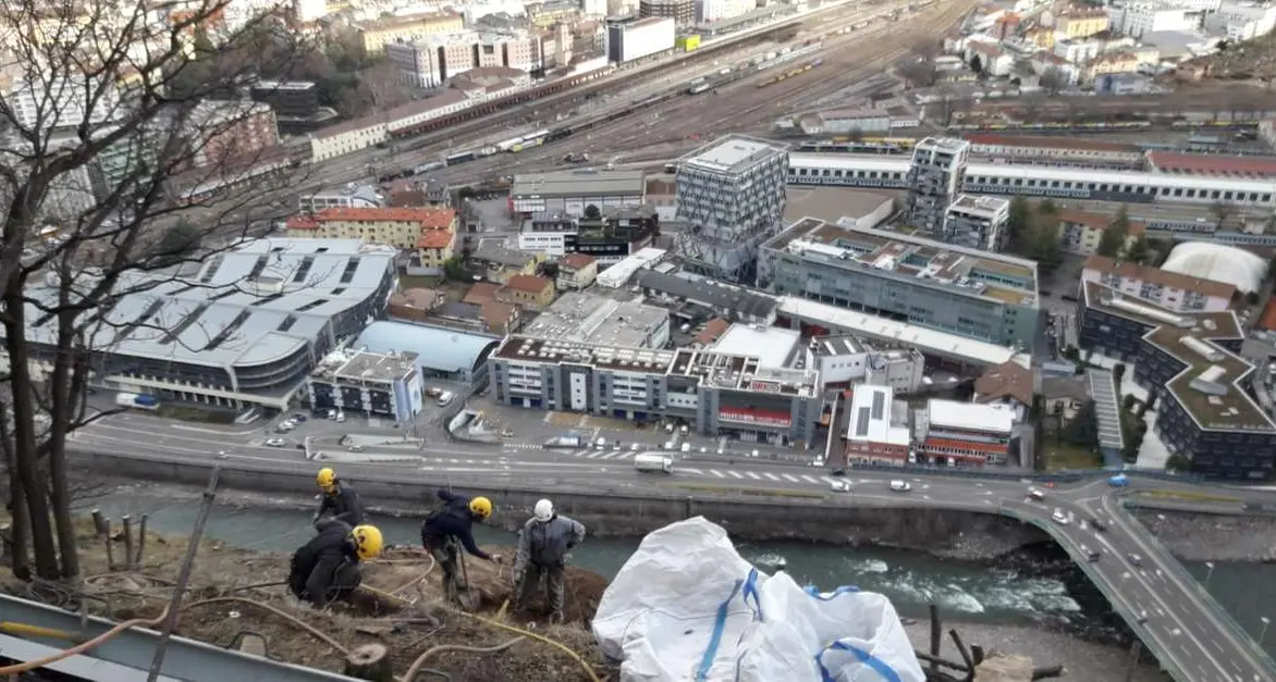Virgolo, da lunedì due settimane di lavori contro il rischio crolli