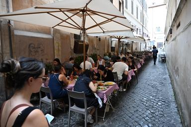 Fipe-Confcommercio, Ferragosto d'oro per ristorazione, a tavola spesa supera miliardo