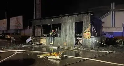 Esplosione in via Resia, distrutto il chiosco all’angolo con via Druso