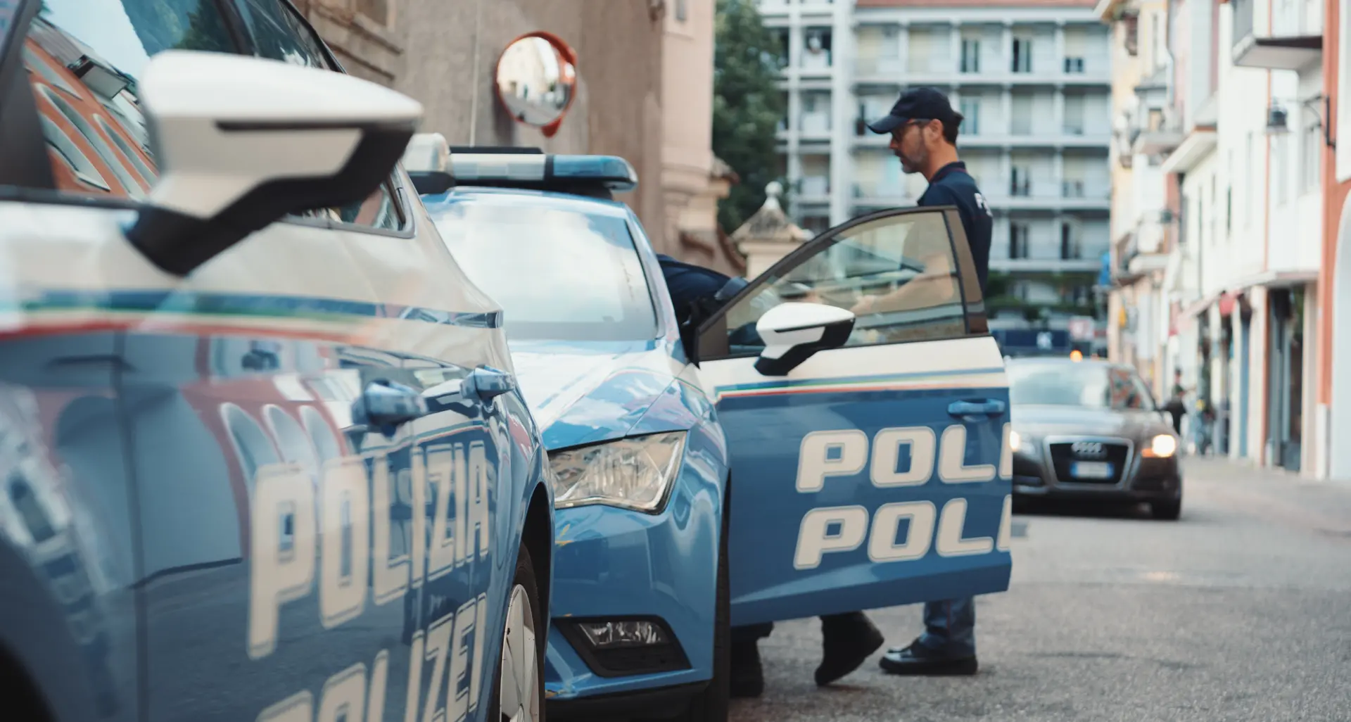 Al cinema con la pistola da softair sparano pallini agli spettatori