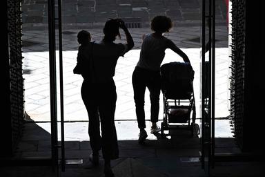 Inps, al via domande per il bonus mamme del 2026