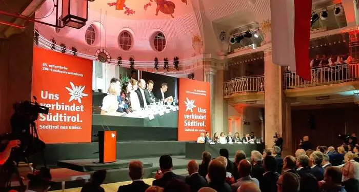 Achammer: «La Svp deve cambiare rotta, chi è ai vertici dev’essere al di sopra di ogni sospetto»