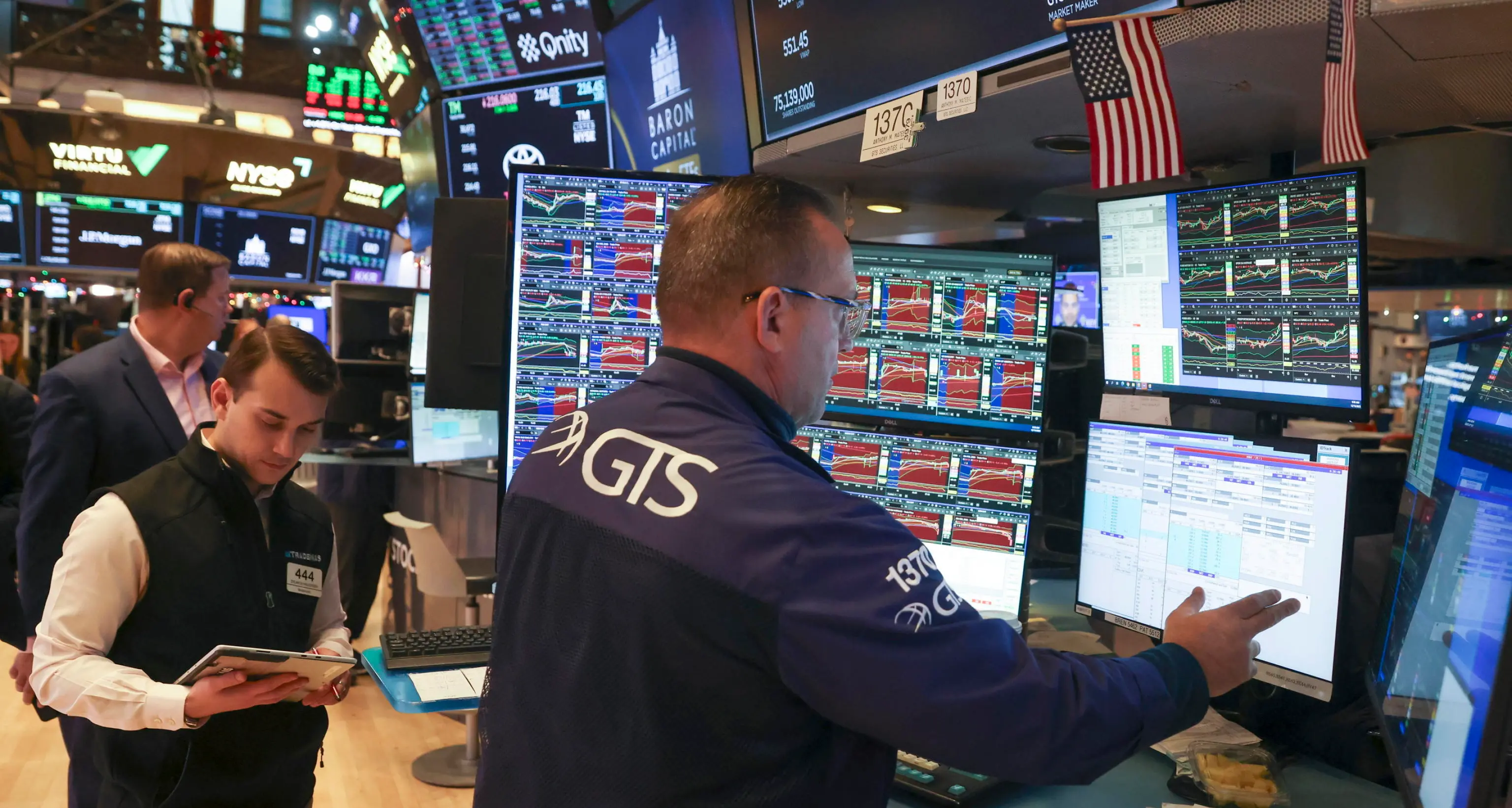 Wall Street apre in rialzo, S&P 500 supera per la prima volta i 7.000 punti