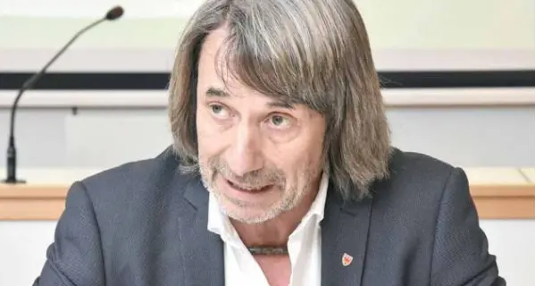 Messner: «Non chiedo ai medici di lavorare sabato e domenica»