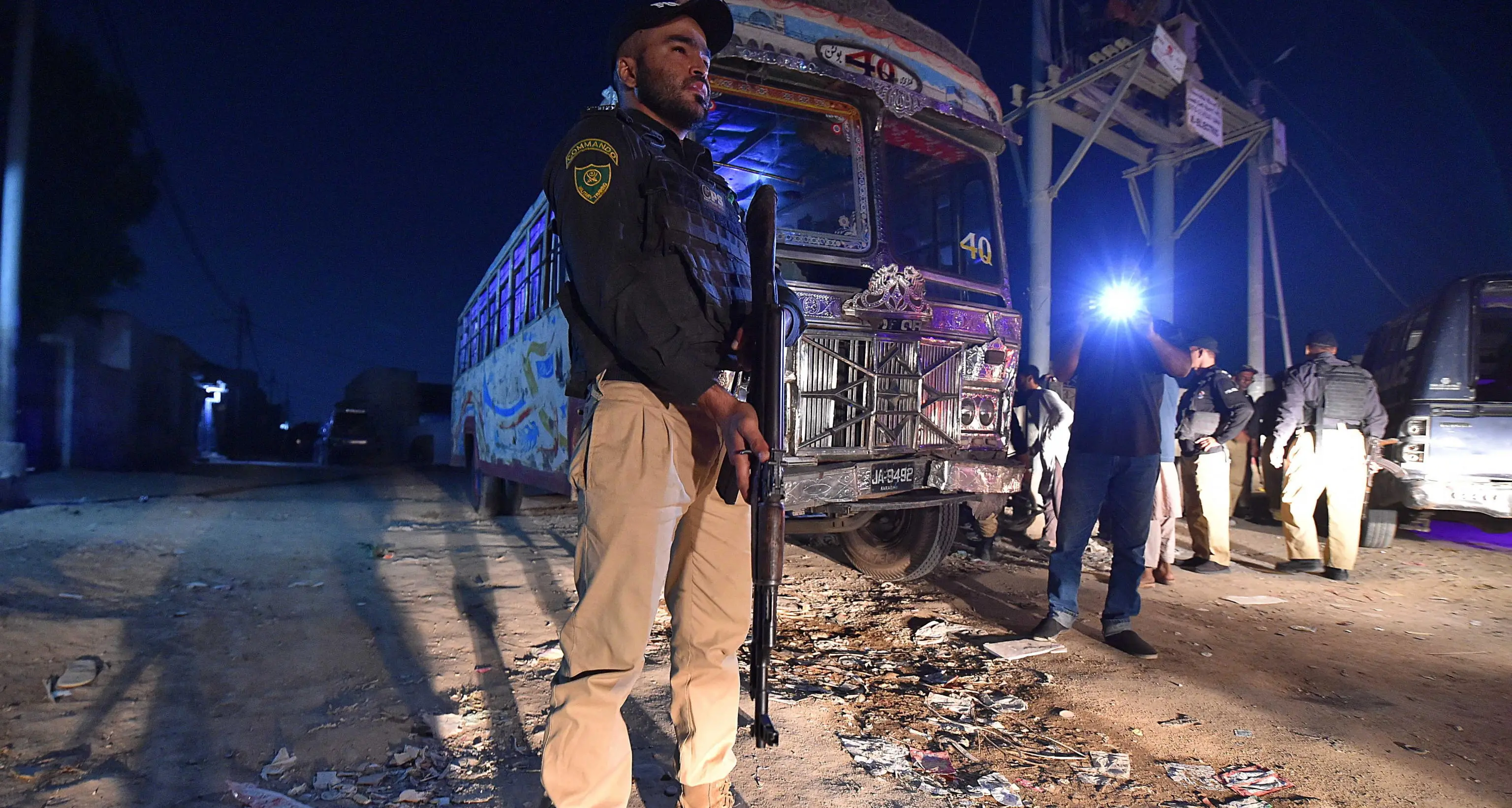 Pakistan: attacco suicida a base esercito, 23 morti