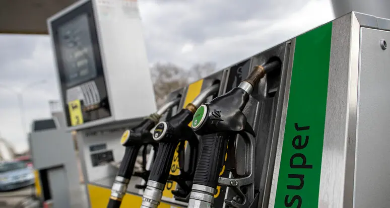 La benzina supera i 2,5 euro al litro in autostrada