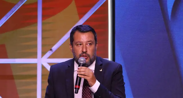 Reddito: Salvini, c'è maggioranza per rivederlo
