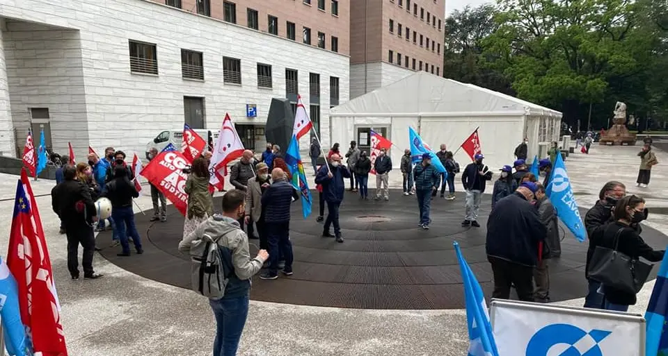 Sicurezza sul lavoro, i sindacati manifestano in piazza a Bolzano