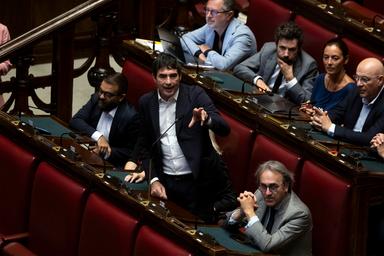 Fratoianni a Conte e Schlein, non siamo in una corsa podistica, serve responsabilità