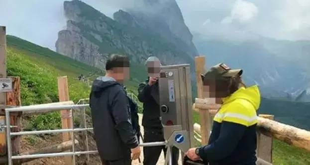 Pedaggio ripristinato sul sentiero in val Gardena. Il Cai attacca: «L’Alto Adige non diventi il paradiso dei tornelli»