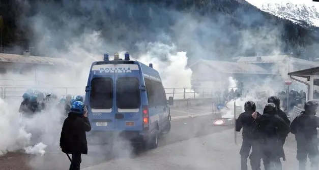 Disordini al Brennero, domani 63 anarchici a processo
