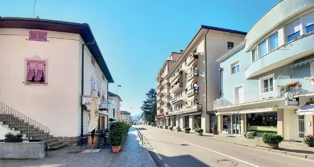 Laives, lo studio: «Negozi di alimentari a rischio per la concorrenza di Bolzano»