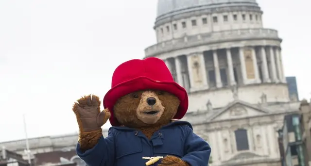 Regina: il saluto dell'orsetto Paddington, 'Thank you Ma'am'