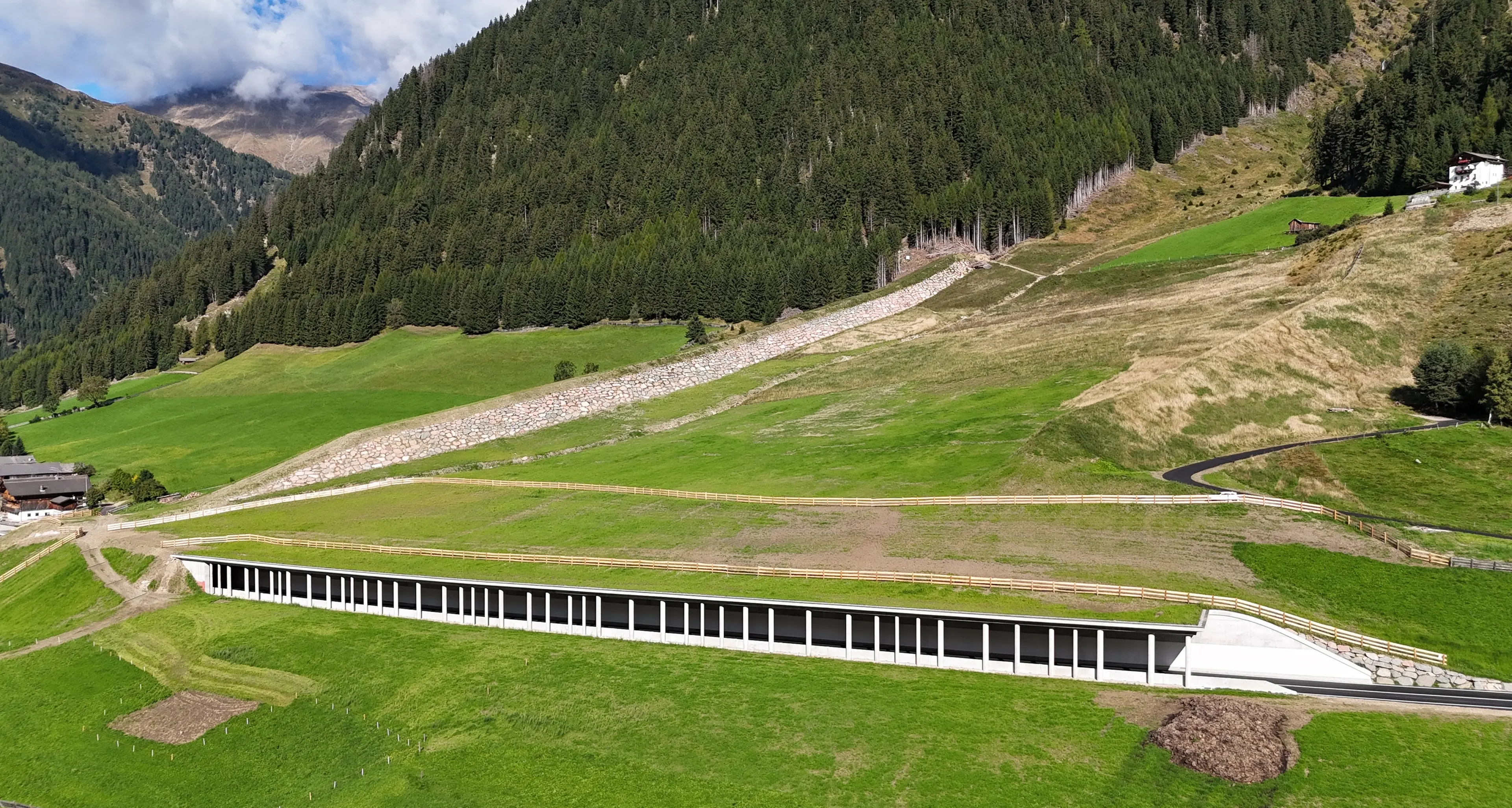 Sarentino, pronta per l’inaugurazione la nuova galleria paravalanghe sulla statale 508 in Val Sarentino